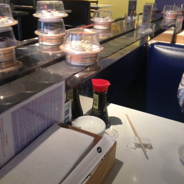 รูปภาพถ่ายที่ Umi Sushi + Tapas โดย Danielle G. เมื่อ 4/27/2014