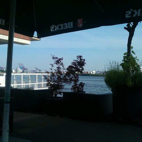 Das Foto wurde bei IndoChine waterfront + restaurant von Sascha am 6/18/2013 aufgenommen