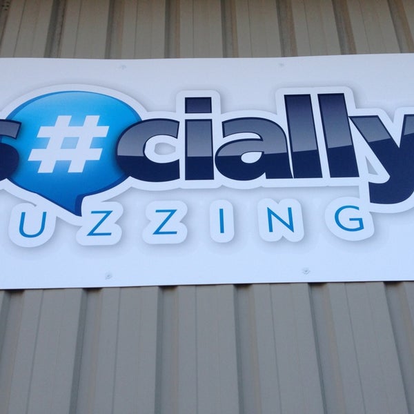 Photo prise au Socially Buzzing - Cincinnati&#39;s Social Media Marketing Agency par Brandon M. le2/25/2013