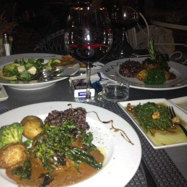 Foto scattata a Tuval Restaurant da Esra G. il 6/12/2013