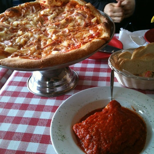 3/17/2012에 Young-Hwan H.님이 Zappi&#39;s Italian Eatery - Pasta, Pizza and Subs에서 찍은 사진