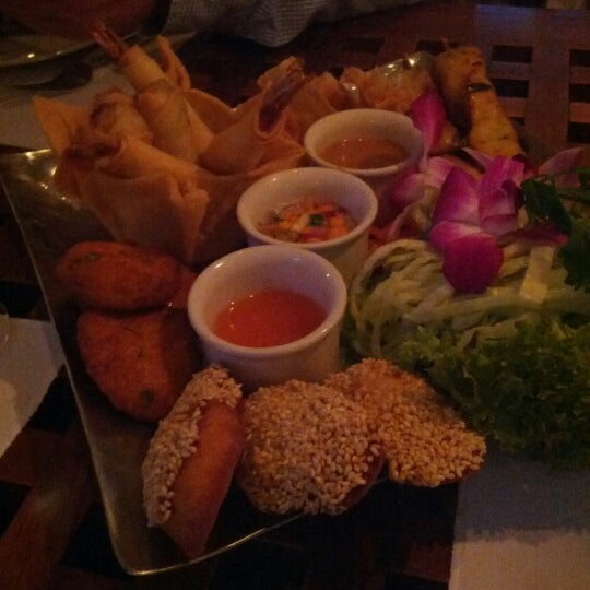 Foto scattata a Thai Thai East Restaurant da Phoebe V. il 7/31/2012