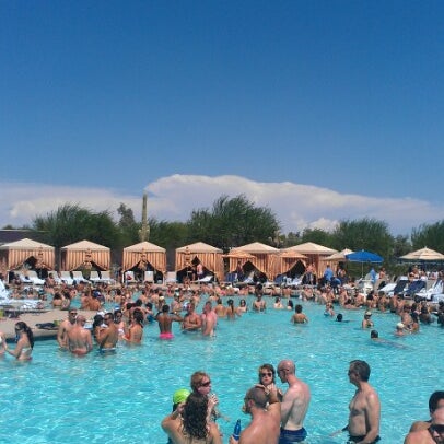 8/25/2012 tarihinde Fred B.ziyaretçi tarafından Talking Stick Resort Pool'de çekilen fotoğraf