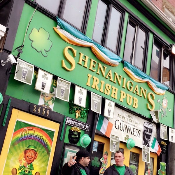Photo taken at Shenanigan&#39;s Irish Pub by Lea G. on 3/17/2017