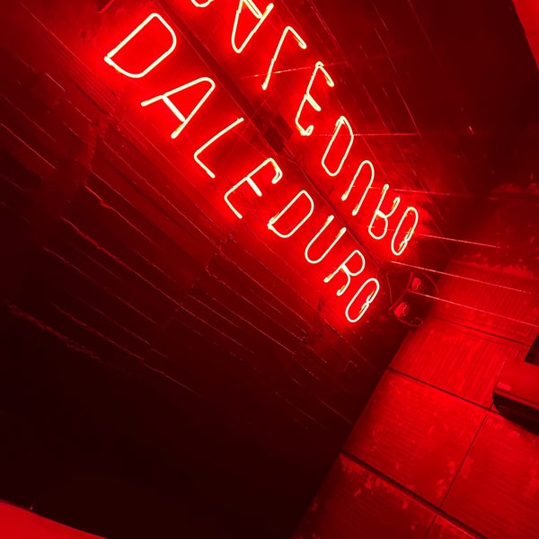 Perro Negro Club Bar clandestino en El Poblado