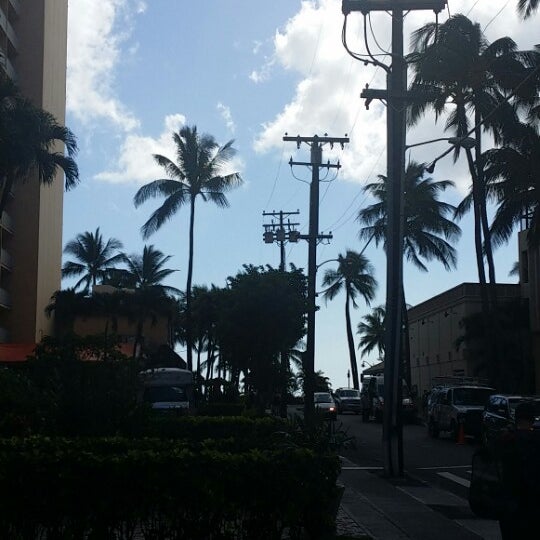 Photo taken at Royal Garden at Waikiki Hotel by Raed A. on 8/14/2014
