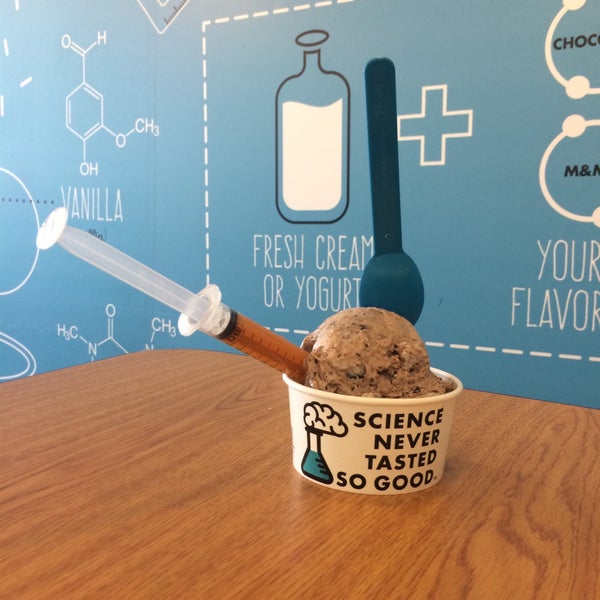 7/22/2015 tarihinde Alexandre L.ziyaretçi tarafından Brain Freeze Nitrogen Ice Cream &amp; Yogurt Lab'de çekilen fotoğraf