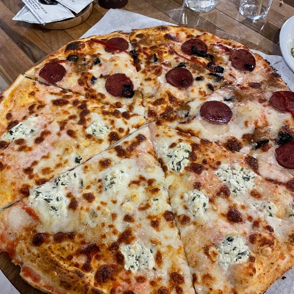 Photo prise au Pizza Fellas par Mustafa K. le4/14/2022