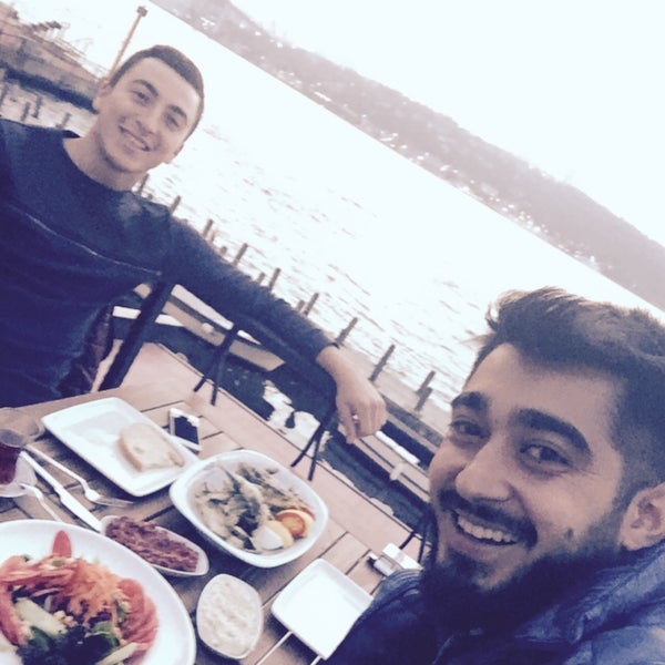 Das Foto wurde bei Çeşmîdil Cafe &amp; Restaurant von Cemal Ş. am 6/8/2015 aufgenommen