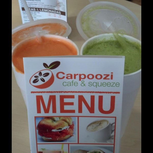 รูปภาพถ่ายที่ Carpoozi Cafe and Squeeze โดย Sophia K. เมื่อ 5/26/2013