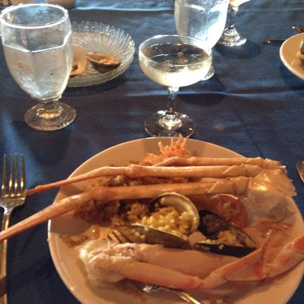 Das Foto wurde bei Port Edward Restaurant von Jennifer P. am 11/10/2013 aufgenommen