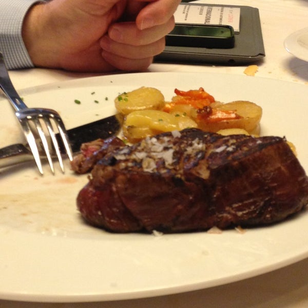 Foto diambil di Restaurante Pombo 18 oleh Pedro Luis R. pada 7/11/2013