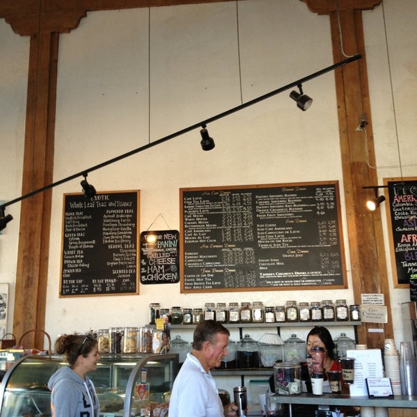 8/5/2013 tarihinde Hillary C.ziyaretçi tarafından Tanner&#39;s Coffee Co'de çekilen fotoğraf