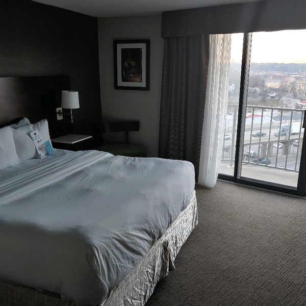 Foto scattata a Radisson Hotel Cincinnati Riverfront da Anthony S. il 1/13/2020