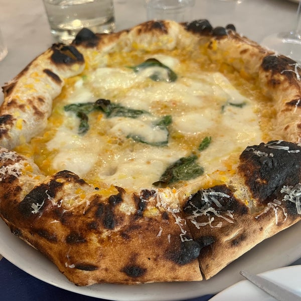 8/27/2022 tarihinde Michael N.ziyaretçi tarafından nNea Pizza'de çekilen fotoğraf