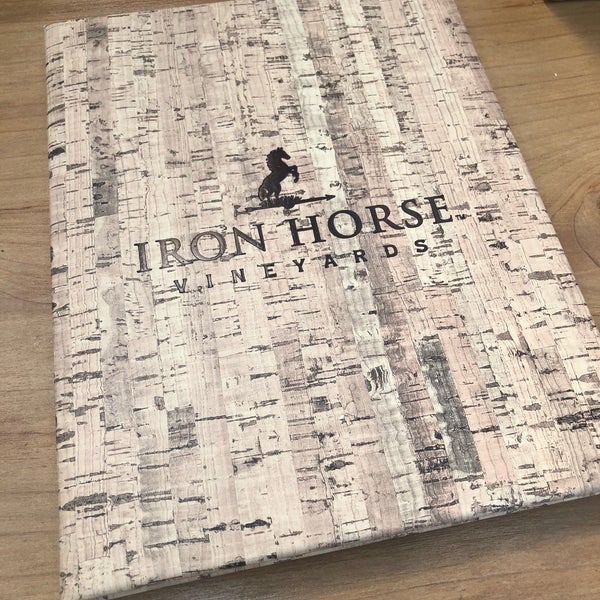 Foto tirada no(a) Iron Horse Vineyards por Michael N. em 9/2/2018