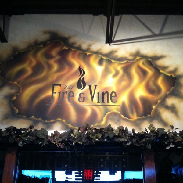 Photo prise au Fire &amp; Vine par Edgar J. le10/1/2013