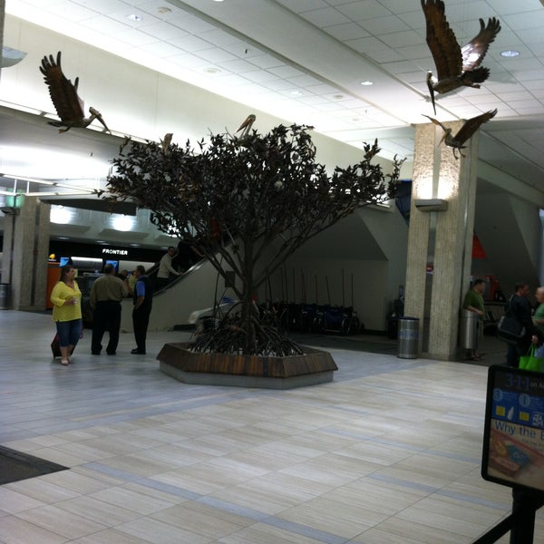 Photo taken at Tampa International Airport (TPA) by Edgar J. on 4/28/2013