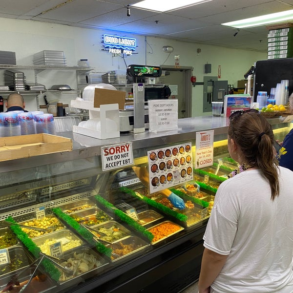 Tamura's Wine Wine Store in Kailua