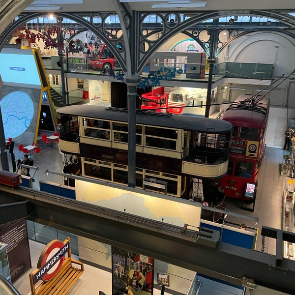 รูปภาพถ่ายที่ London Transport Museum โดย Bay V. เมื่อ 11/10/2022