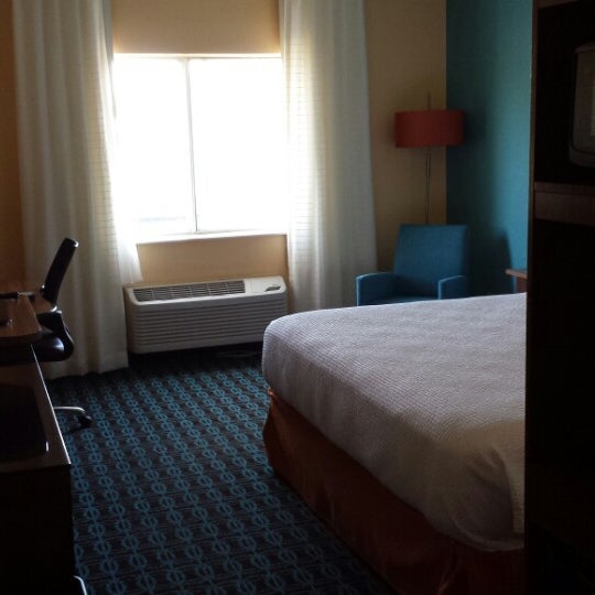 Снимок сделан в Fairfield Inn &amp; Suites Cheyenne пользователем Michael C. 4/25/2014
