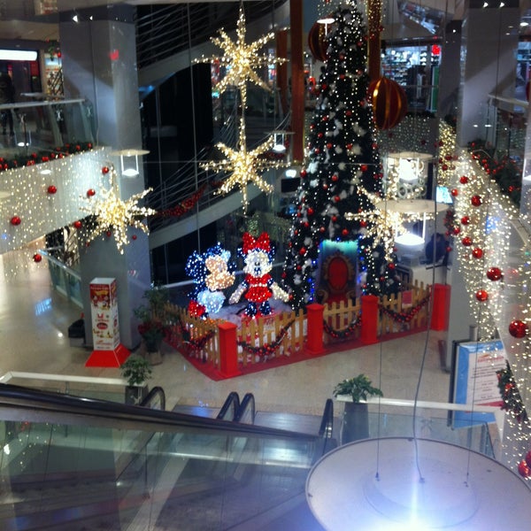 รูปภาพถ่ายที่ Centro Commerciale La Romanina โดย Stefano เมื่อ 12/29/2014