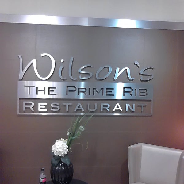 Great atmosphere with professional staff. I would've recommend to try the Rib's Steak at "Wilson's" the Prime Rib Restaurant at lobby lounge, it is so delicious :-)