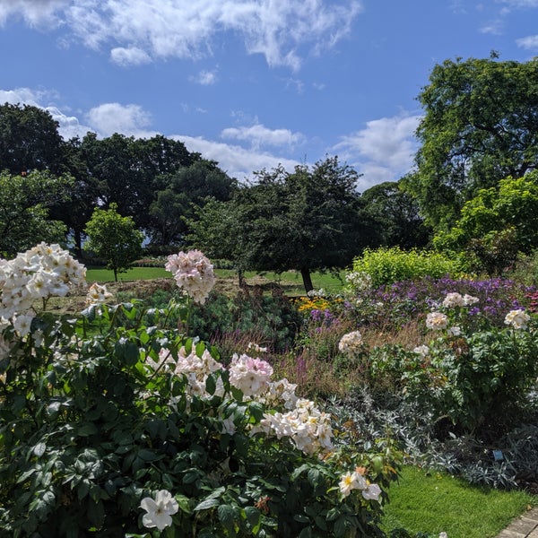 Foto diambil di RHS Garden Wisley oleh Aidan C. pada 8/5/2019