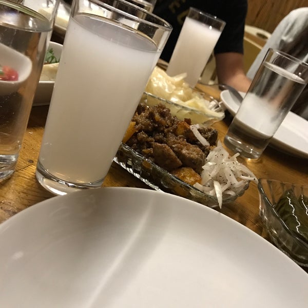 Das Foto wurde bei Selimiye Park Restaurant von Furkan Ç. am 9/18/2018 aufgenommen