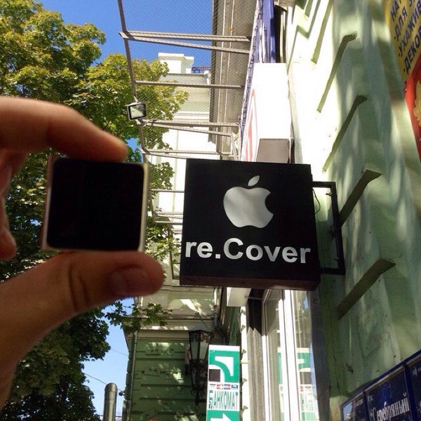 Re cover ростов. Apple вывеска. Реклама магазина Apple. Вывеска Apple рекламная. Вывески компании Apple.
