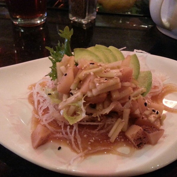 Foto tirada no(a) YoiYoi Steakhouse &amp; Sushi por Li L. em 3/26/2013