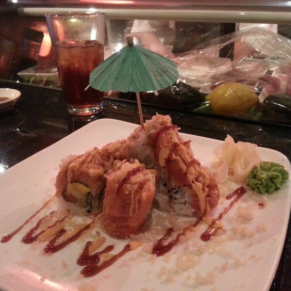 Foto tomada en YoiYoi Steakhouse &amp; Sushi  por Li L. el 3/26/2013