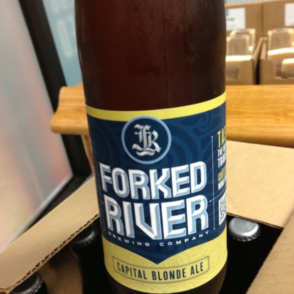 Foto tirada no(a) Forked River Brewing Company por B D. em 9/7/2013