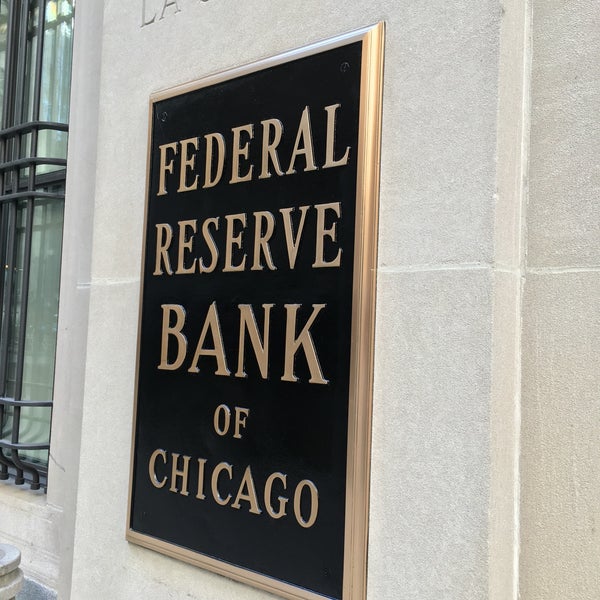 รูปภาพถ่ายที่ Federal Reserve Bank of Chicago โดย Jonathan F. เมื่อ 10/17/2015