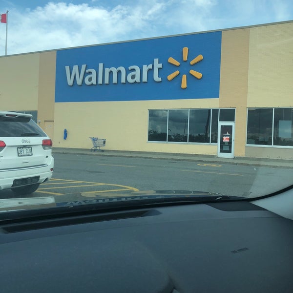 Das Foto wurde bei Walmart Supercentre von Adam am 8/14/2018 aufgenommen