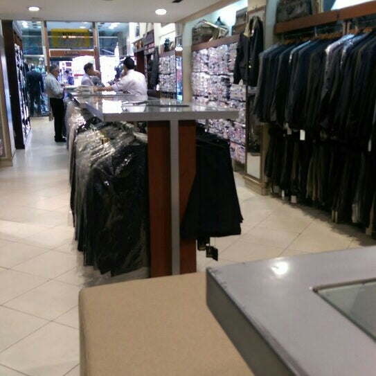 Olegario, ropa masculina de ceremonia y de calle en Valencia | DolceCity.com