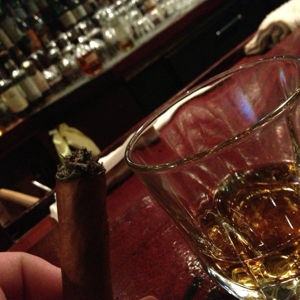 3/27/2013 tarihinde Markus S.ziyaretçi tarafından The Occidental Cigar Club'de çekilen fotoğraf