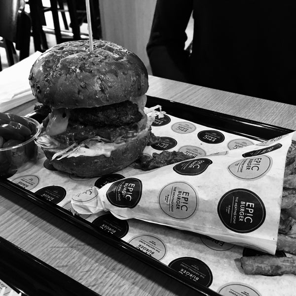 Foto diambil di EPIC burger oleh Péter L. pada 12/3/2016