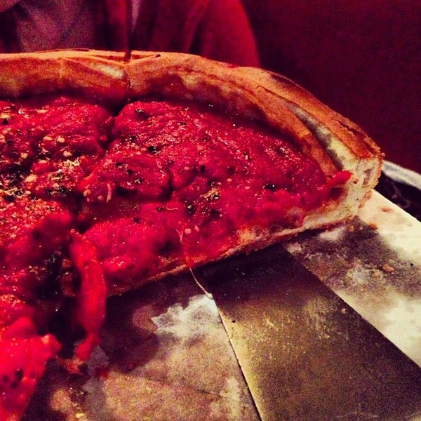 Снимок сделан в Patxi&#39;s Pizza пользователем Ducson N. 1/12/2013