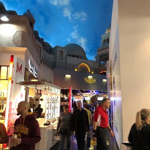 1/25/2020 tarihinde Donna F.ziyaretçi tarafından Miracle Mile Shops'de çekilen fotoğraf