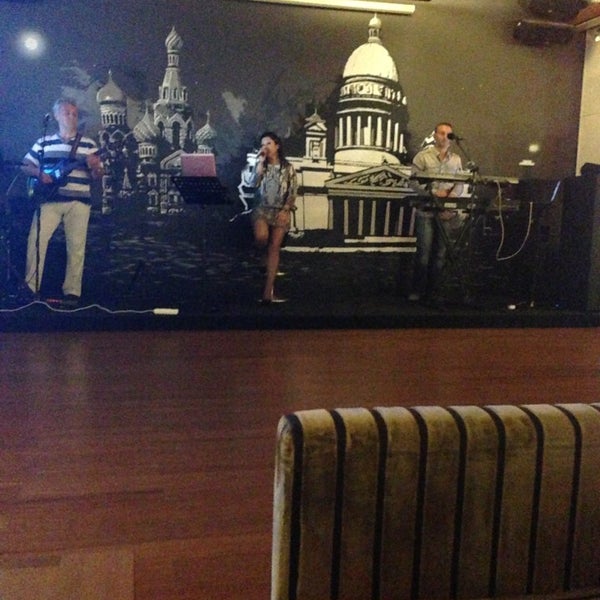 8/25/2013 tarihinde Вераziyaretçi tarafından Lounge Bar'de çekilen fotoğraf