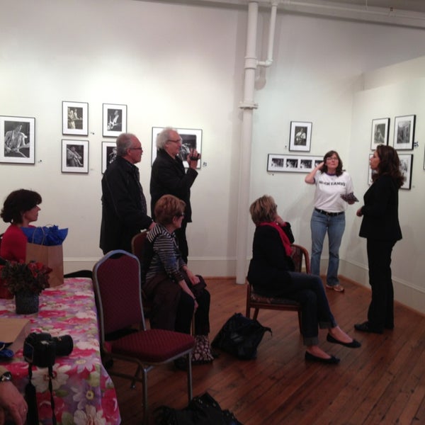 รูปภาพถ่ายที่ The Gallery at Macon Arts Alliance โดย Lauren B. เมื่อ 3/18/2013