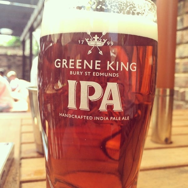 Red & white grocery store. King 39. King 39. King 39. King 39.