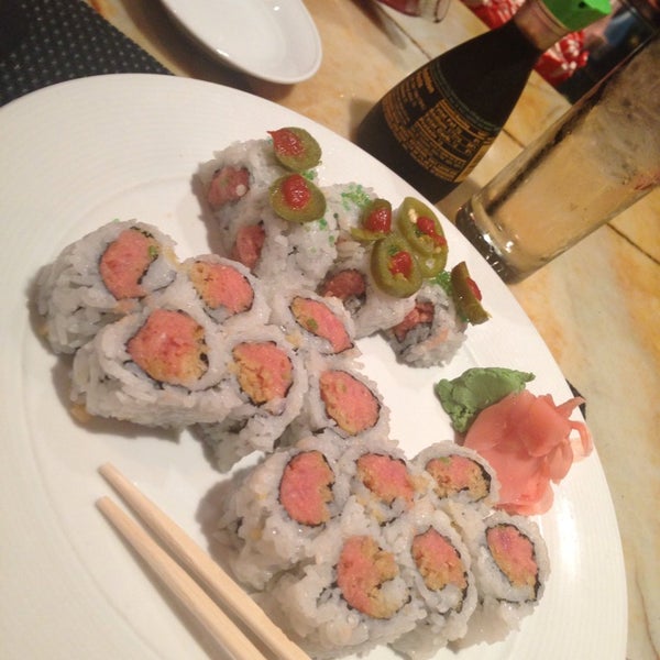 Foto scattata a Ignite Sushi Bar &amp; Lounge da Benji B. il 8/31/2013
