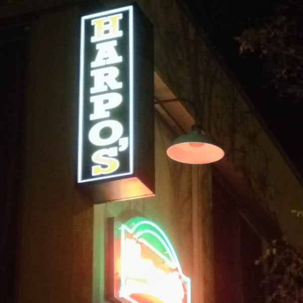Снимок сделан в Harpo&#39;s Bar &amp; Grill пользователем Steve S. 8/29/2014