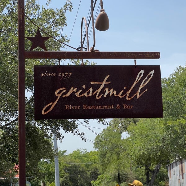 Foto diambil di Gristmill River Restaurant &amp; Bar oleh Steve S. pada 7/17/2022
