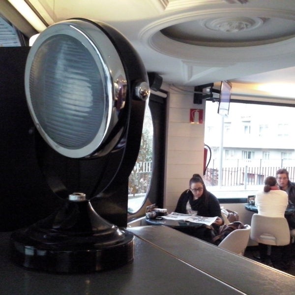 3/25/2014 tarihinde Iñaki Q.ziyaretçi tarafından Café Bar Isla'de çekilen fotoğraf