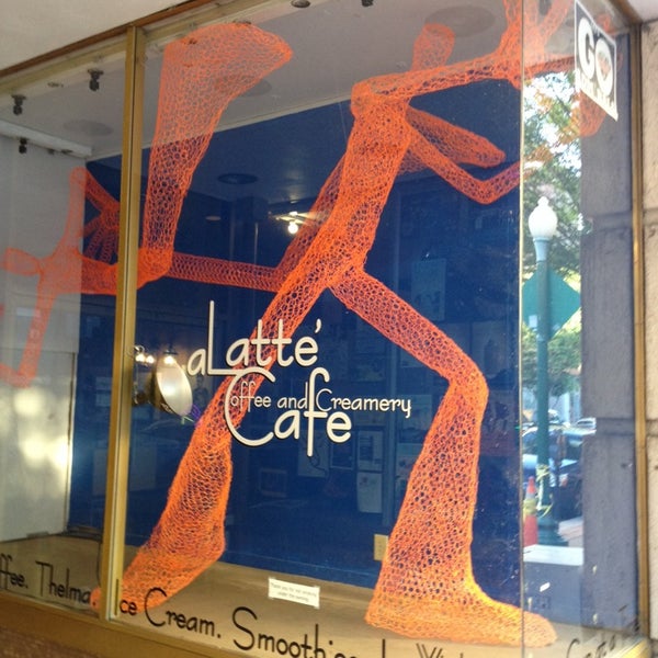 6/8/2014 tarihinde Aleia L.ziyaretçi tarafından aLatté Cafe'de çekilen fotoğraf