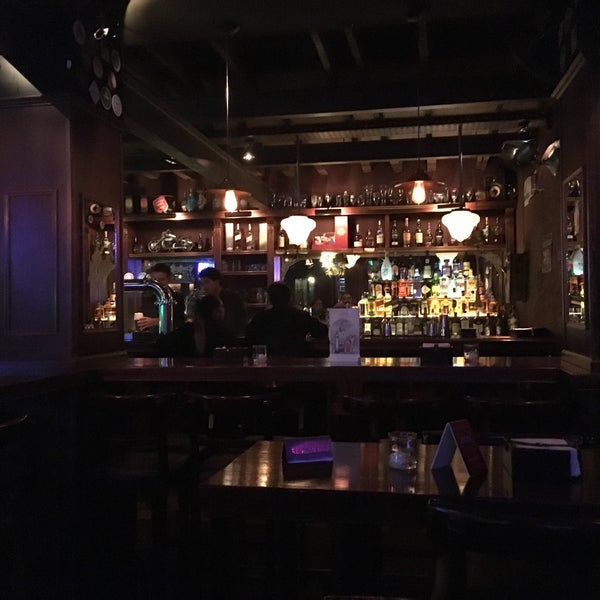 Foto tirada no(a) Gallaghers Irish Pub por Cassie U. em 3/8/2016