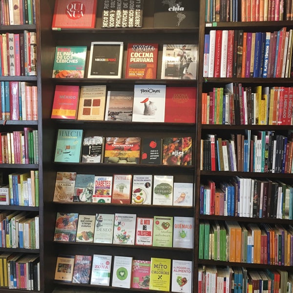 5/19/2016 tarihinde Cassie U.ziyaretçi tarafından Librería El Virrey'de çekilen fotoğraf